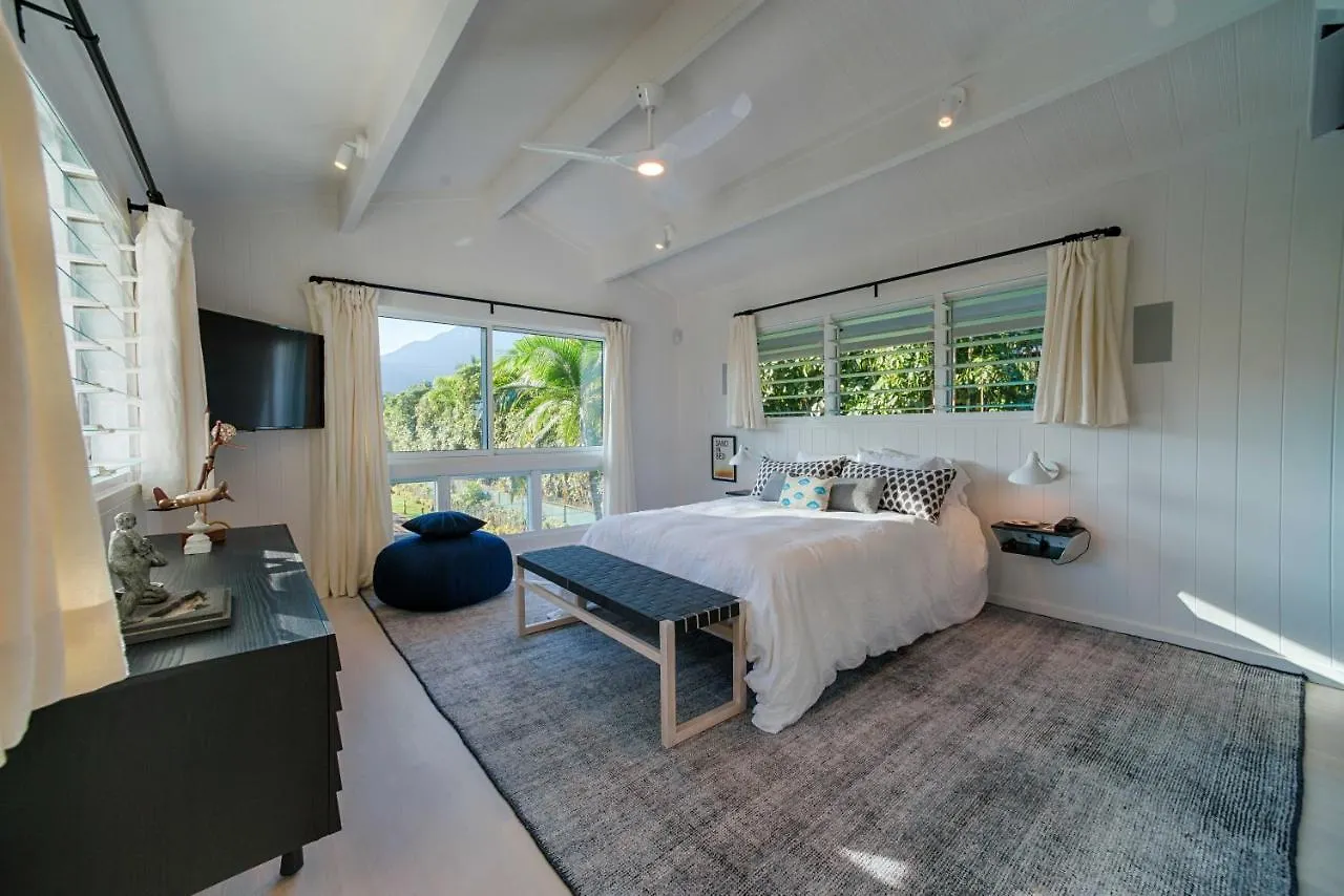 Hanalei Beachfront Home США